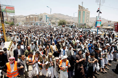 مقتل 20 شخصا في هجوم للقاعدة على منزل للحوثيين واشتباكات في وسط اليمن