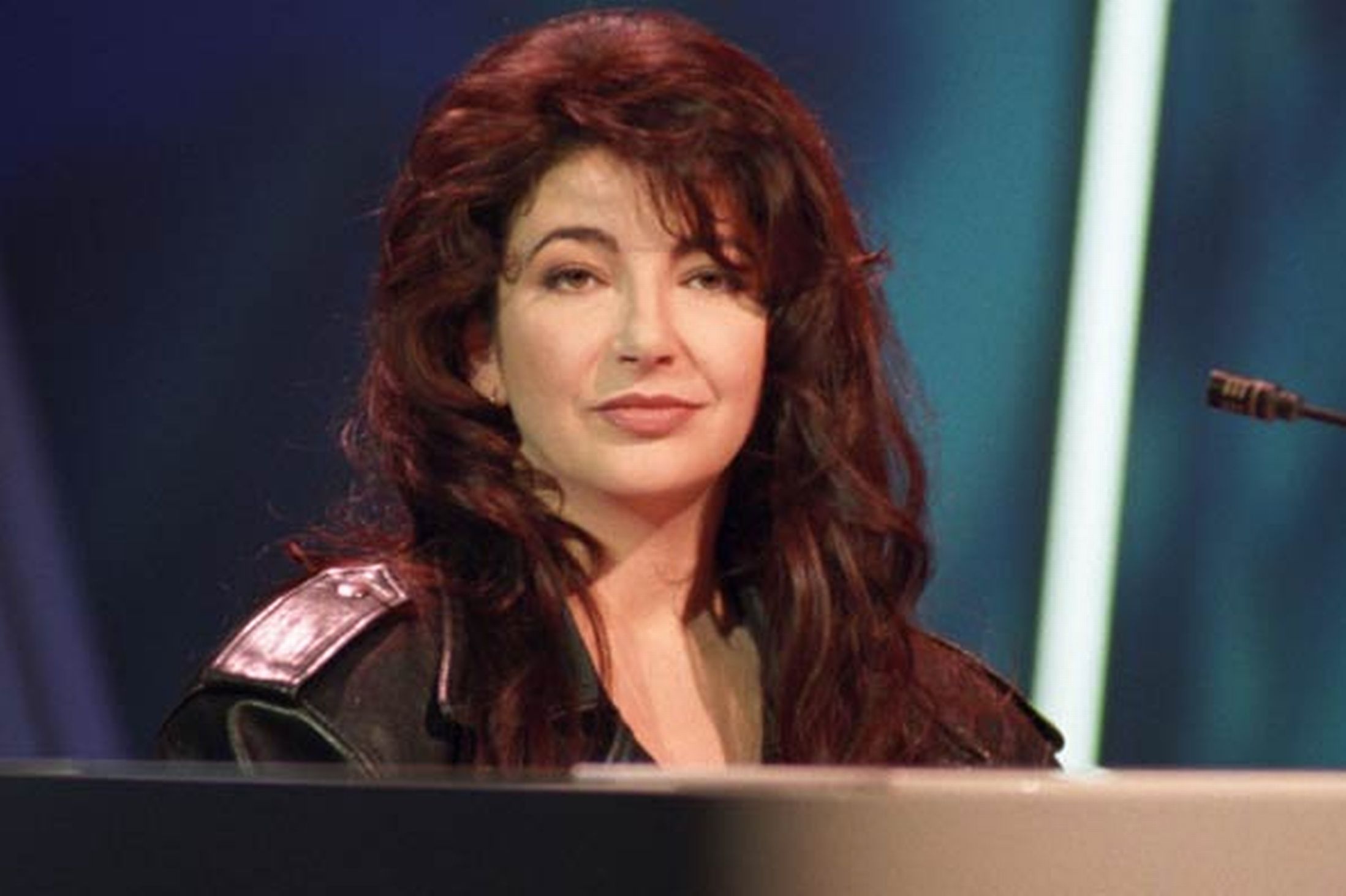 بعد غياب 35 عاما ..النجمة البريطانية كاتي بوش تعود للغناء