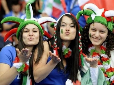 الجزائر تستنجد بالجنس اللطيف لمواجهة الشغب في الملاعب