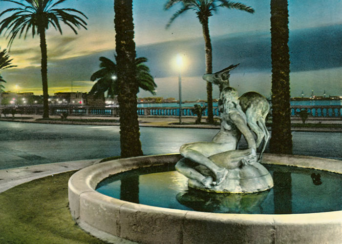 تمثال الحورية والغزالة