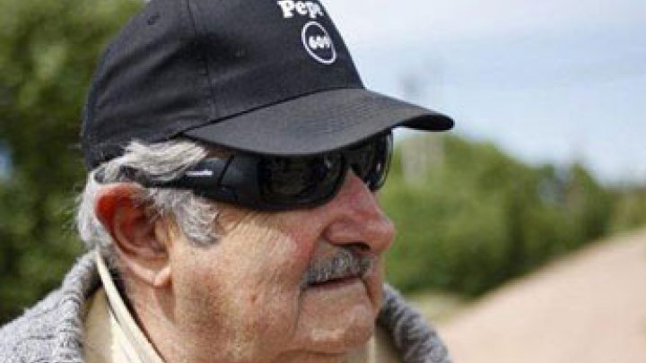 ثري عربي يعرض مليون دولار على الرئيس "الأفقر في العالم" لشراء سيارته 