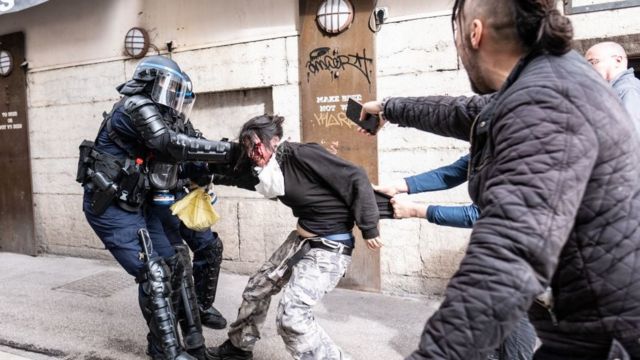 أعلن وزير الداخلية الفرنسي، جيرالد دارمانان، اعتقال 457 شخصا- غيتي ايمجز
