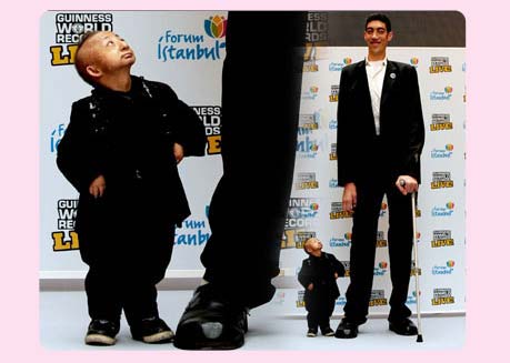 لقاء اقصر واطول رجلين في العالم