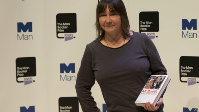الروائية الاسكتلندية آلي سميث تفوز بجائزة غولدسميث