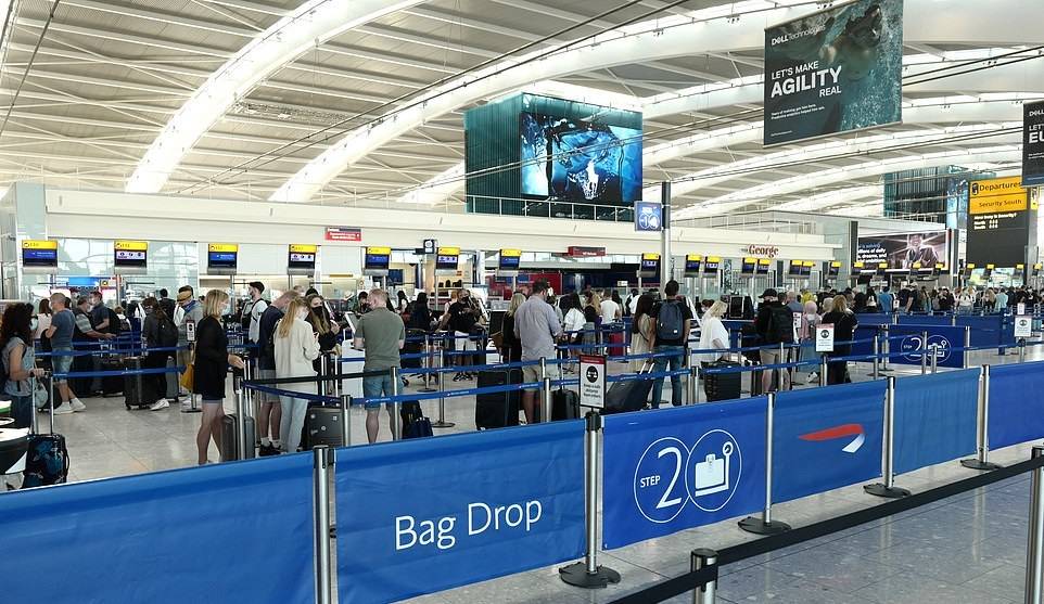 مطار هيثرو يلغي عشرات الرحلات بالتزامن مع عطلة عيد الفصح  