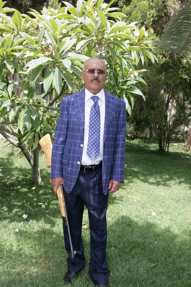 علي عبد الله صالح يستعد للمغادرة.. وحزبه يعمل على تفادي الانشقاق