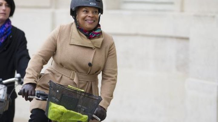 تغريم نائب فرنسي من اليمين المتطرف بعد ان شبه وزيرة بقرد