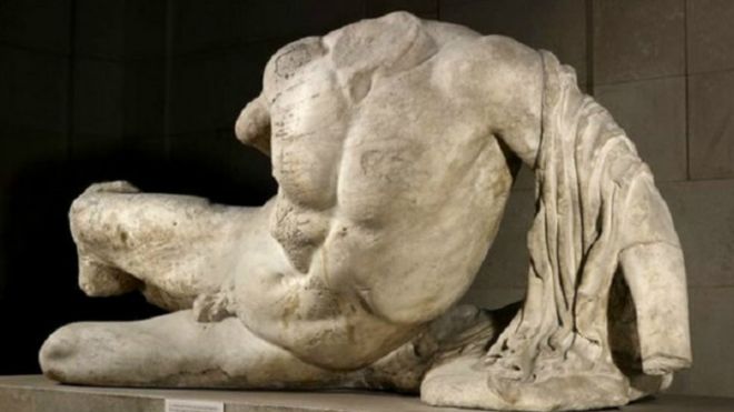 المتحف البريطاني يعير روسيا قطعة من آثار معبد البارثينون الاغريقي