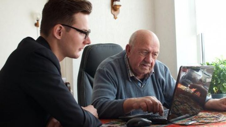 طلاب يسكنون دارا للعجزة في هولندا توفيرا للمال وخدمة للمسنين