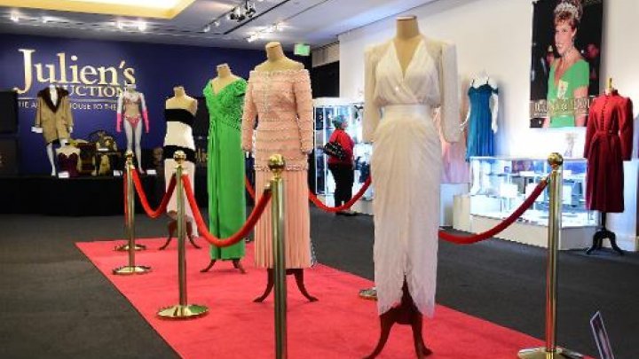 بيع خمسة فساتين للأميرة ديانا بنصف مليون دولار في مزاد علني بلوس أنجلس