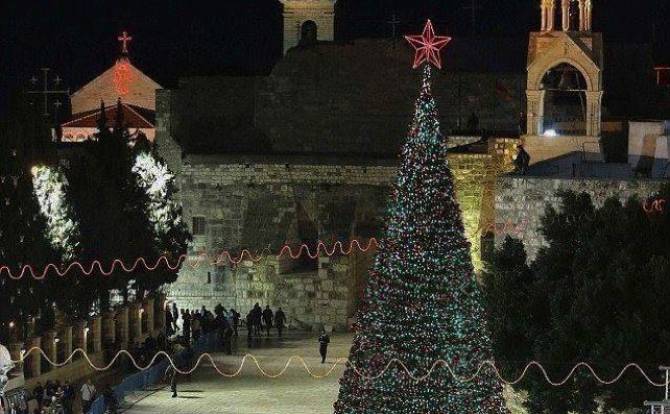 بيت لحم تضيء شجرة عيد الميلاد بانتظار مئة الف حاج