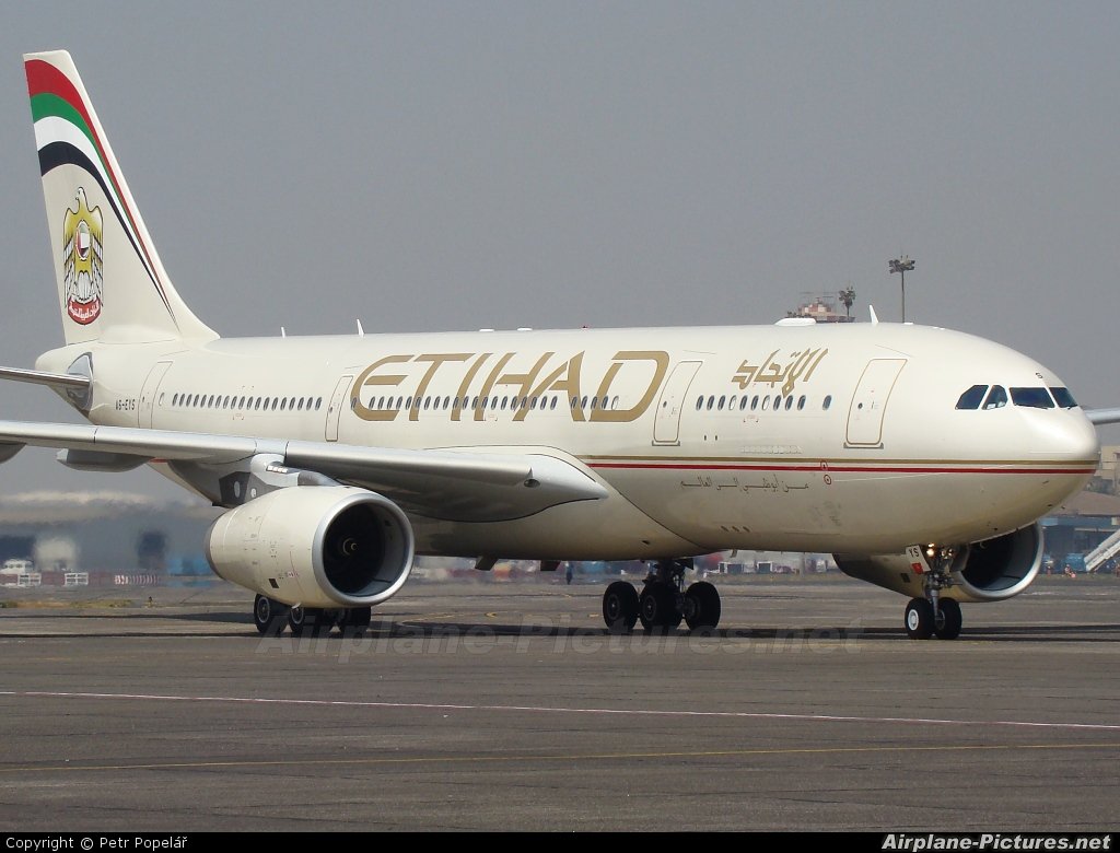طيران الاتحاد تكشف عن اول طائرتين لديها من طراز ايرباص ايه 380 وبوينغ 787