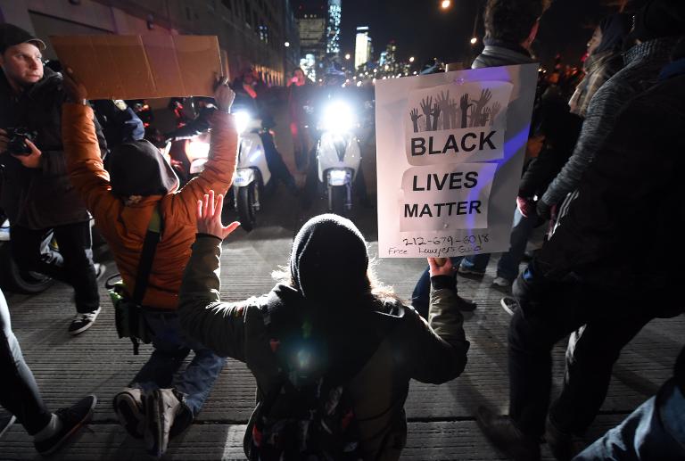 صدمة وغضب في نيويورك بعد قتل اثنين من الشرطة انتقاما للسود 