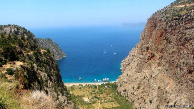 مائة نوع  أصلي ومهاجر في وادي الفراشات في تركيا