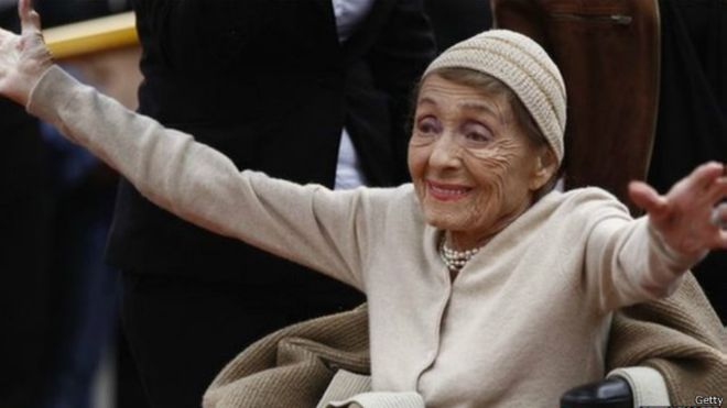 وفاة الممثلة الأمريكية لويز رينر عن عمر يناهز 104 عاما