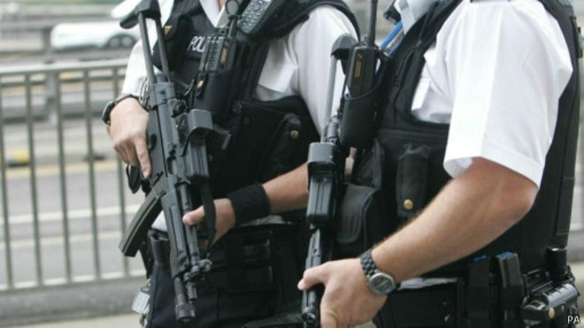 تحقيق مع ضابط شرطة بريطاني مارس الجنس مع عاهرات أثناء الخدمة