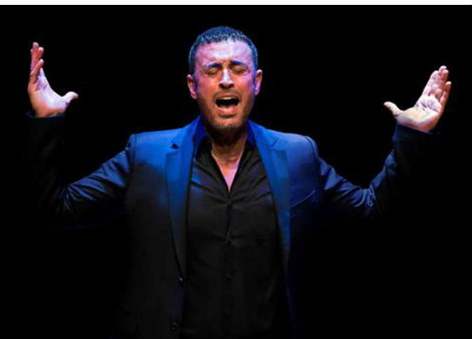 كاظم الساهر يثير البهجة بالشارقة ويبكي جمهوره  