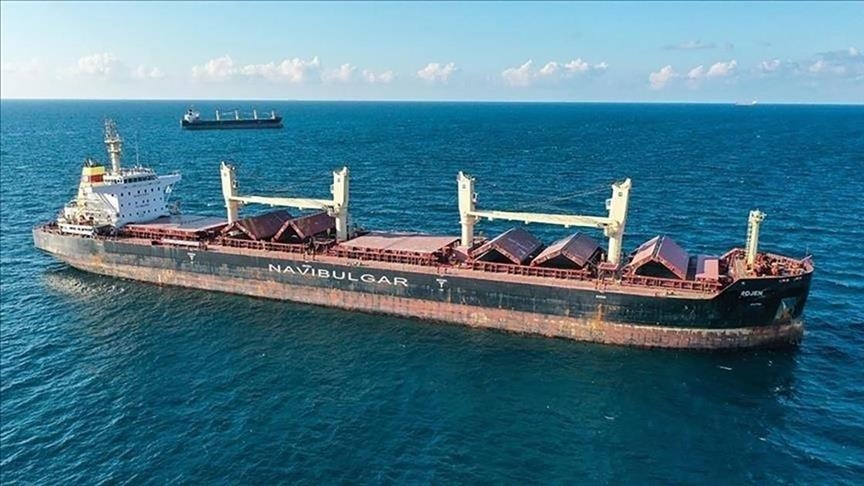 الدفاع الروسية هددت بأن موسكو ستعتبر الدول التي ترفع علمها السفن المتجهة لموانئ أوكرانيا "متورطة" في النزاع- ايه ايه