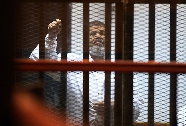 تأجيل محاكمة مرسي في "اقتحام السجون" إبان ثورة يناير للأحد