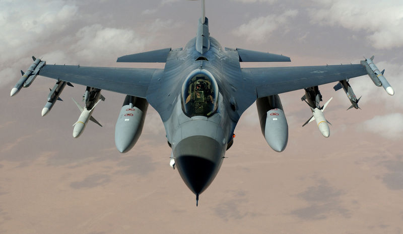 وصول سرب من مقاتلات اف-16 اماراتية الى الاردن
