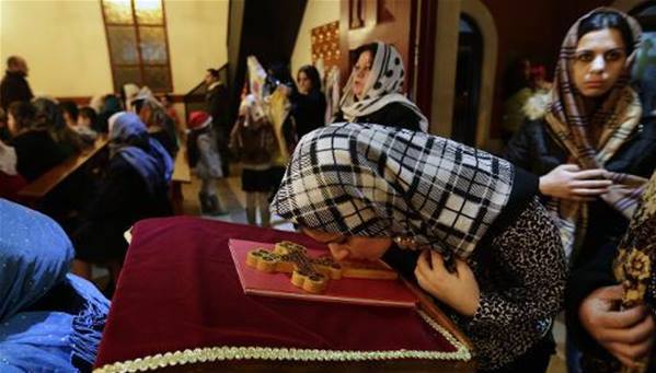 الترويع متواصل وآلاف المسيحيين يفرون من قراهم بشمال سوريا    