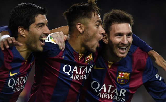 ميسي وسواريز يكتسحان فاليكانو وبرشلونة يقتنص صدارة الدوري الأسباني