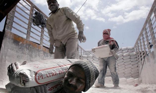 لبنان : حماية العمالة المحلية.. بـ "سياسات عنصرية"؟