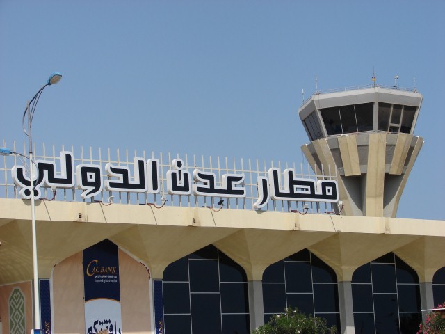 توقف الرحلات بعد خمسة قتلى في الاشتباكات بمطار عدن