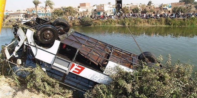 ارتفاع ضحايا حادث سقوط الحافلة المصرية  المنكوبة إلى 35 قتيلا