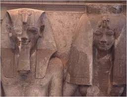 رفع الستار عن تمثال جديد للملك امنحتب الثالث والملكة"تى" جنوب مصر