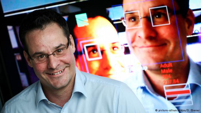 نظارات ذكية لكشف المشاعر تحدث ثورة في العلاقات الانسانية