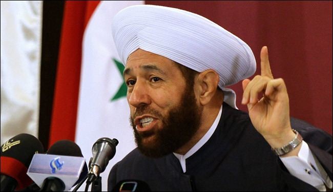 مفتي سورية يدعو لتدمير مناطق المعارضة لخروج قذائف منها