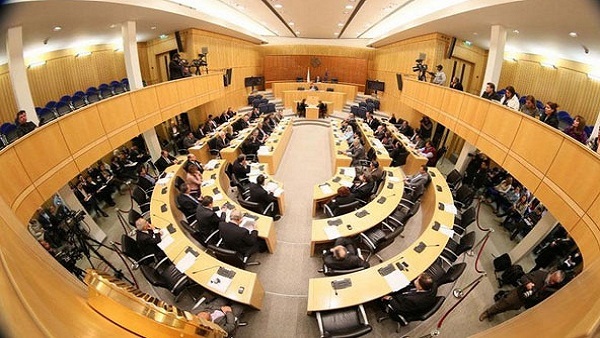 البرلمان القبرصي يصادق على قانون يتيح مصادرة الاملاك العقارية