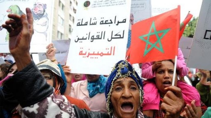 مغربيات يتظاهرن في يوم المراة