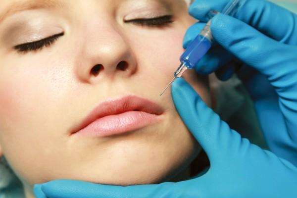 استبيان ايطالي: ثُلث المراهقين مستعد لإجراء جراحة تجميل