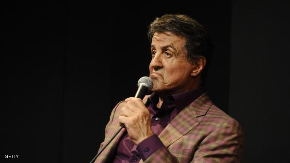 ستالون يروج للوحاته الفنية في مهرجان كان