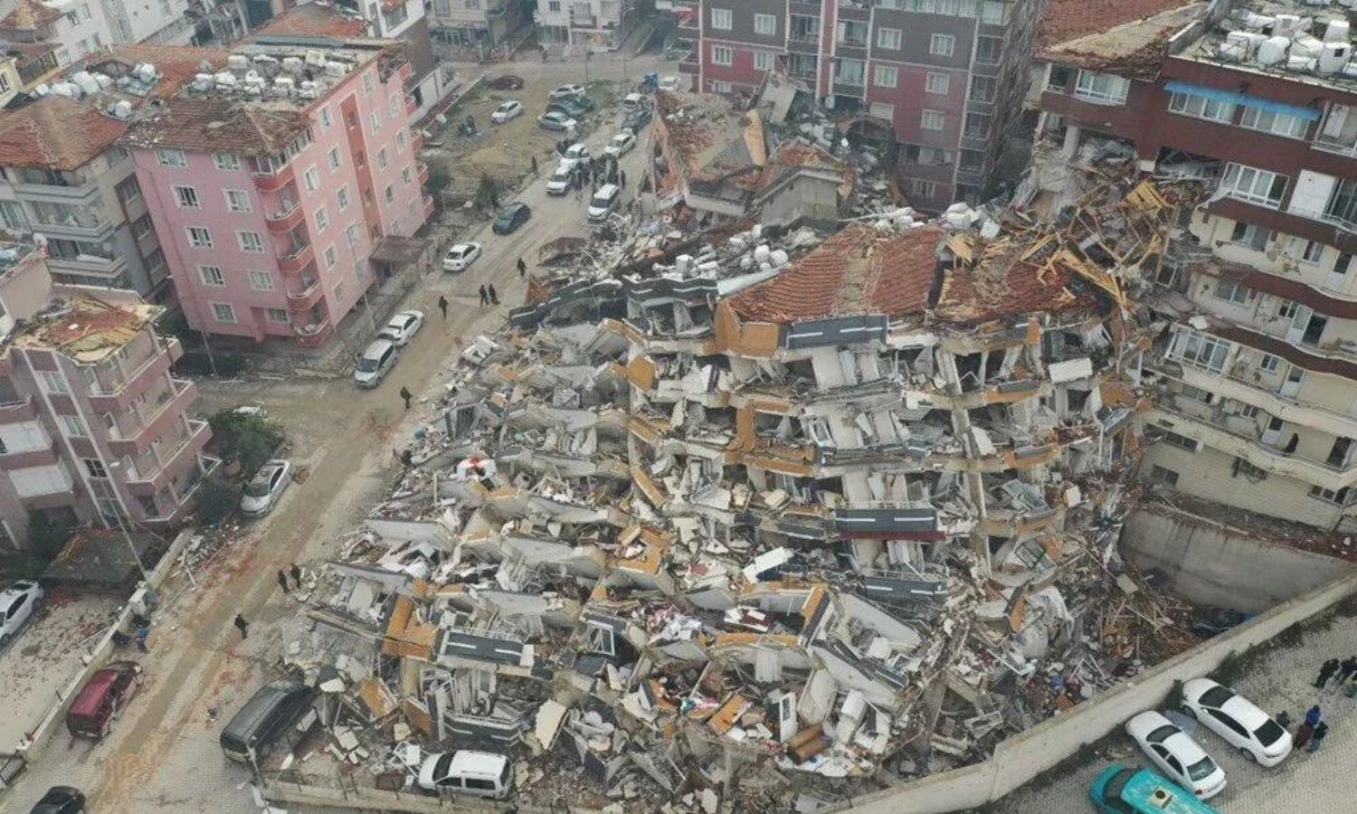 ركام وأبنية منهارة في منطقة بازارجيك" بولاية كهرمان مرعش جراء زلزال ضرب عدة ولايات جنوبي تركيا وشمالي سوريا- 10 شباط 2