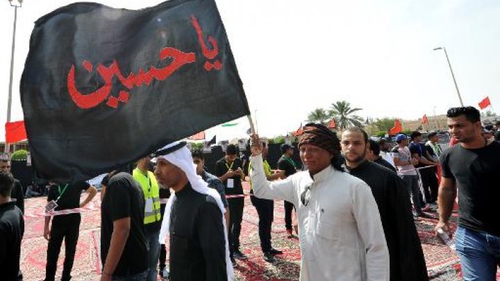 عشرات آلاف السعوديين يشيعون ضحايا الهجوم على المسجد الشيعي