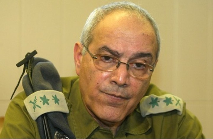 دان  حالوتس
