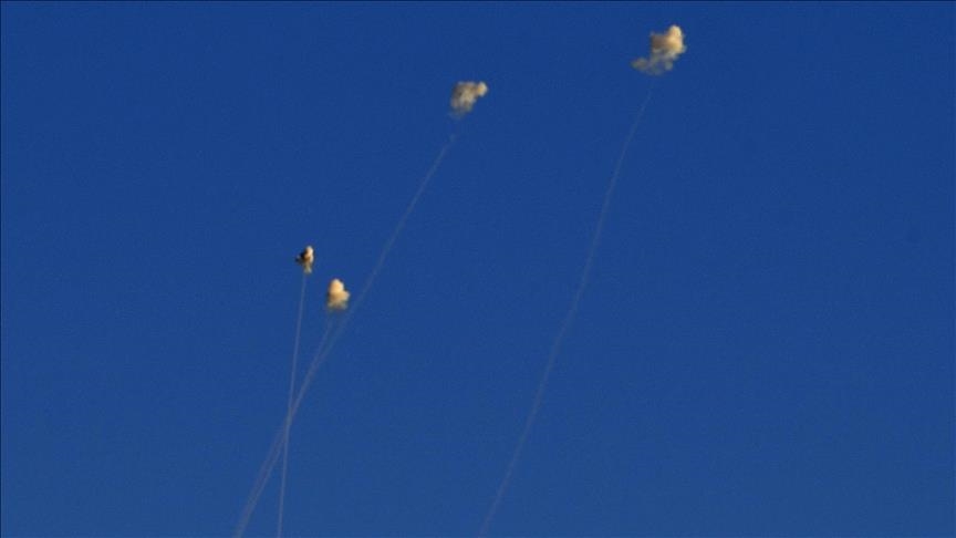 بحسب إذاعة الجيش الإسرائيلي  تم رصد إطلاق 50 صاروخا من لبنان على الجولان- ايه ايه