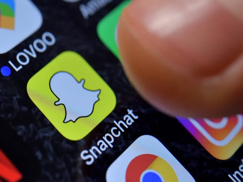 سناب شات تختبر خيارا لإلغاء الحذف التلقائي للرسائل