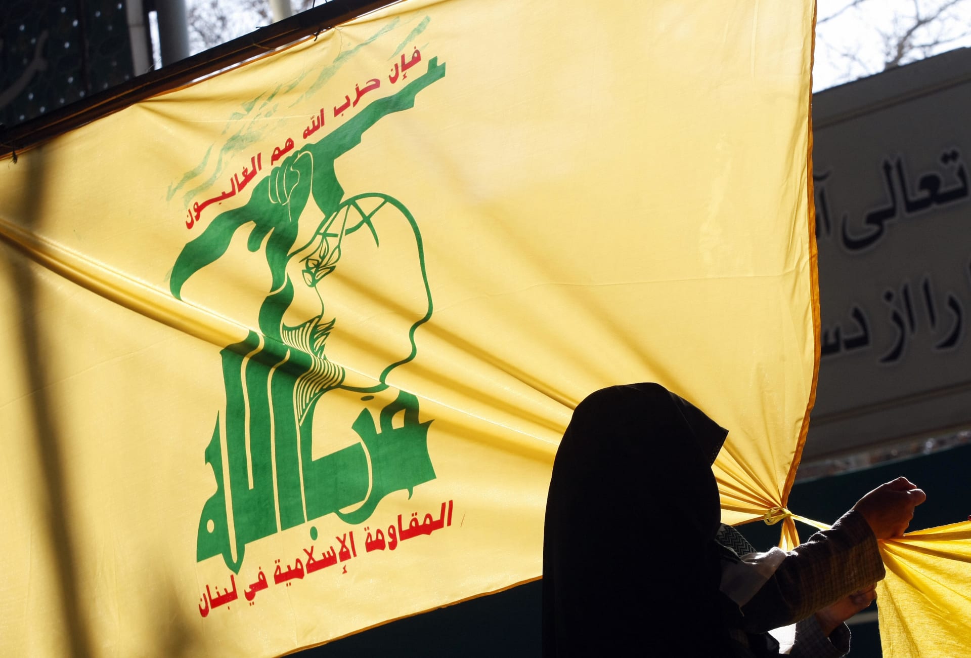 تلغراف:إيران تستخدم الموانئ الأوروبية تمويهاً لنقل الأسلحة إلى حزب الله 