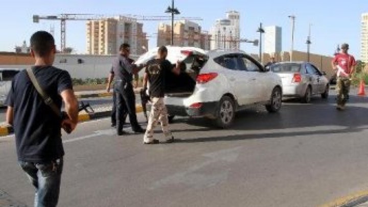  جماعة مسلحة تقتحم القنصلية التونسية بطرابلس وتحتجز 10 أفراد