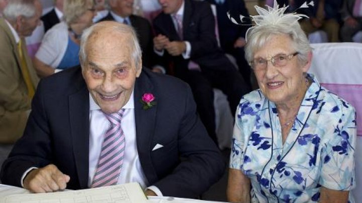 كيربي (103 سنوات) ولاكي (91 عاما) أكبر عروسين في العالم