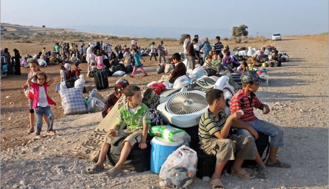 الاف اللاجئين السوريين عالقون على الحدود التركية