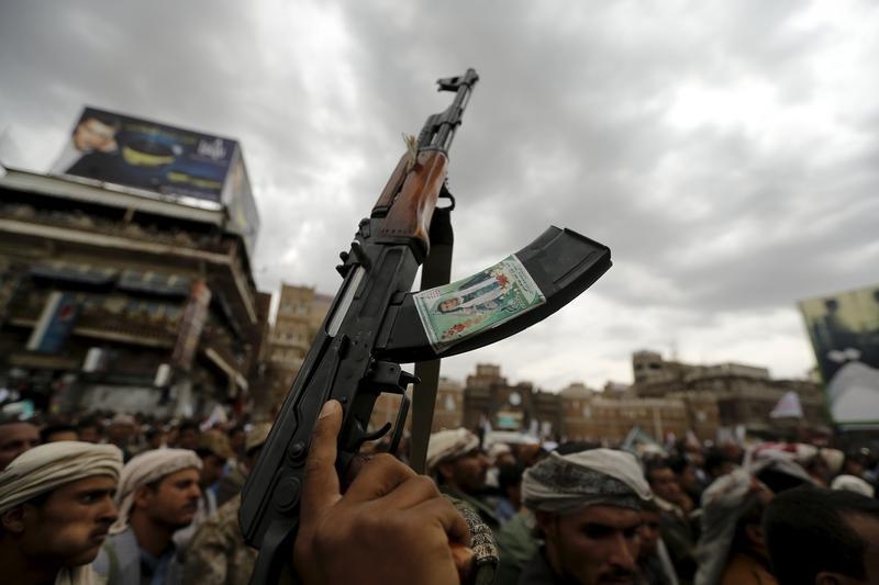 التحالف يقصف مواقع الحوثيين بعدة محافظات قبل محادثات جنيف