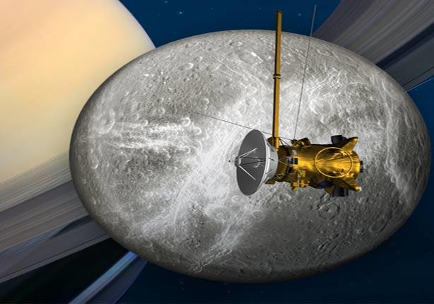 المركبة الفضائية كاسيني تمر بالقمر الرابع الجليدى لكوكب زحل