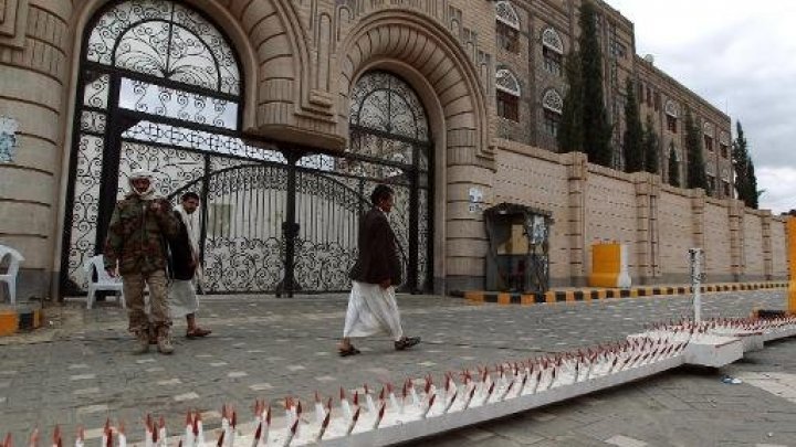 عشرات القتلى في تفجيرات استهدفت مسؤولاحوثيا ومساجد يمنية"