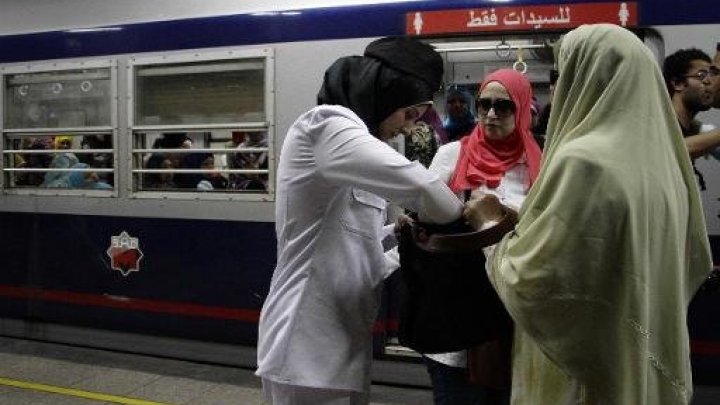 مصر تعيد فتح محطة مترو ميدان التحرير بعد عامين على إغلاقها