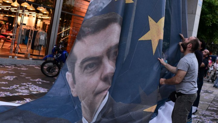 أثينا تحذر من انهيار منطقة "اليورو" في حال خروج اليونان منها أثينا تحذر من انهيار منطقة "اليورو" في حال خروج اليونان منها